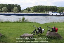 Rheinradweg | Deutschland | Baden-Württemberg | Neuburgweier | Rheinschifffahrt |