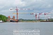 Weserradweg | Deutschland | Nordrhein-Westfalen | Minden | Schachtschleuse und Baustelle der Weserschleuse |