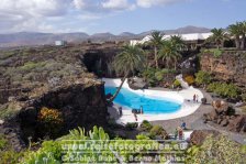 Spanien | Kanaren | Lanzarote | Jameos del Agua | das weiße Schwimmbecken |