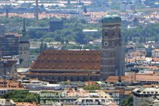 Deutschland | Bayern | München | Milbertshofen-Am Hart | Blick vom Olypiaturm | Frauenkirche |